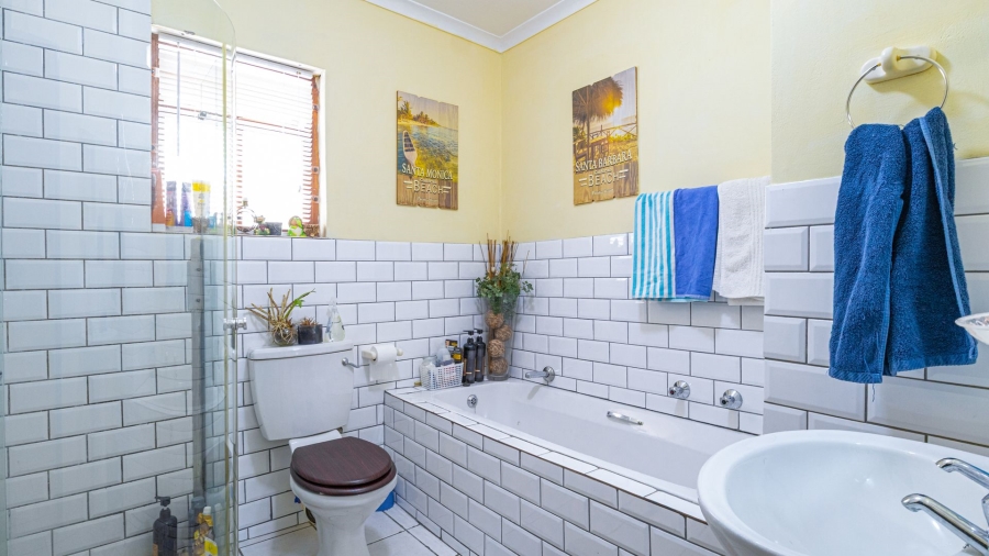 3 Bedroom Property for Sale in Wynberg Western Cape